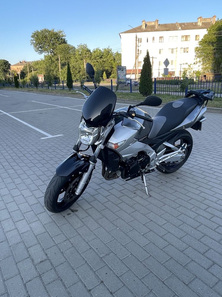 Suzuki GSR600 2005