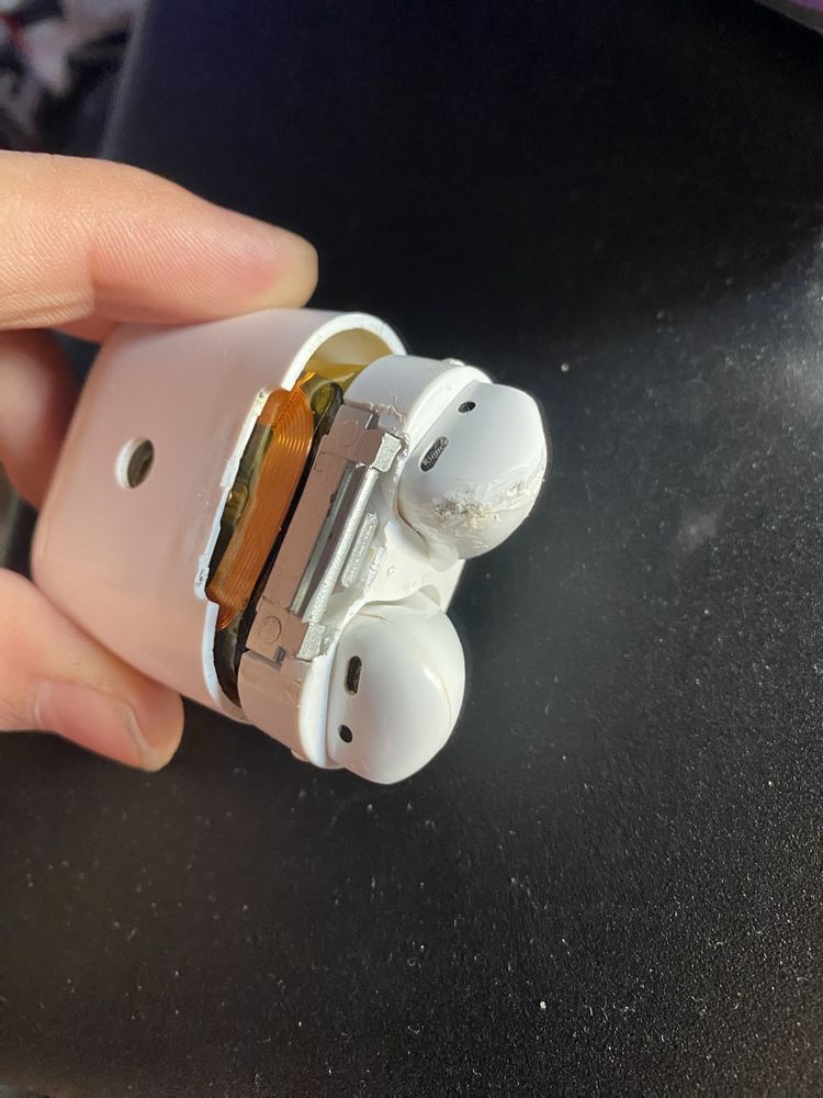 Airpods 2 uszkodzone