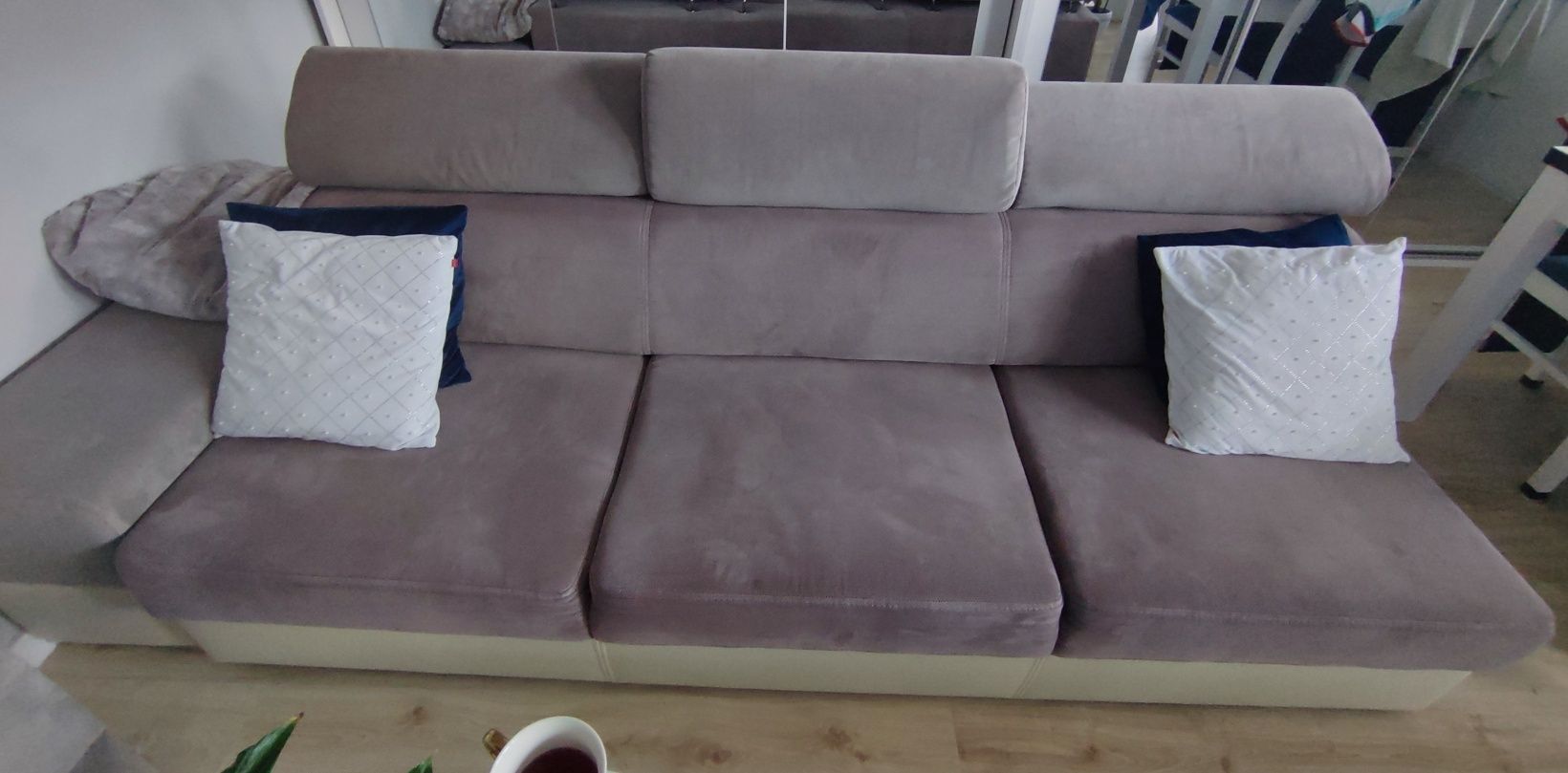 Szeroka sofa nierozkladana