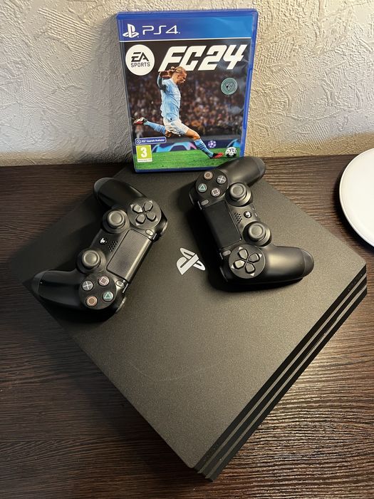 Sony Playstation 4 Pro + 2 геймпада