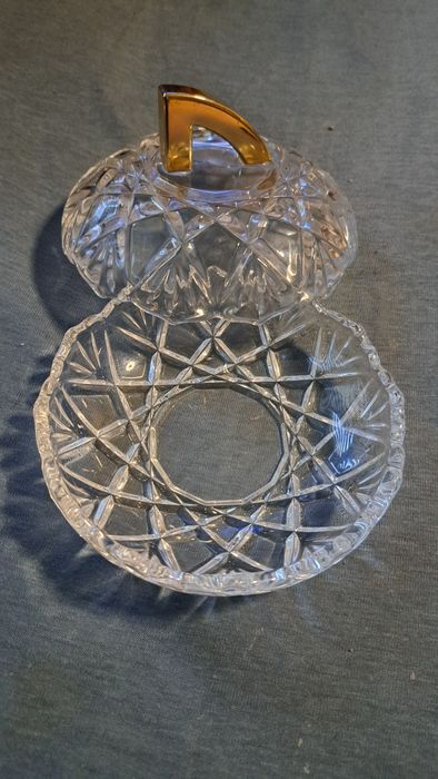 Bombonierka kryształowa.