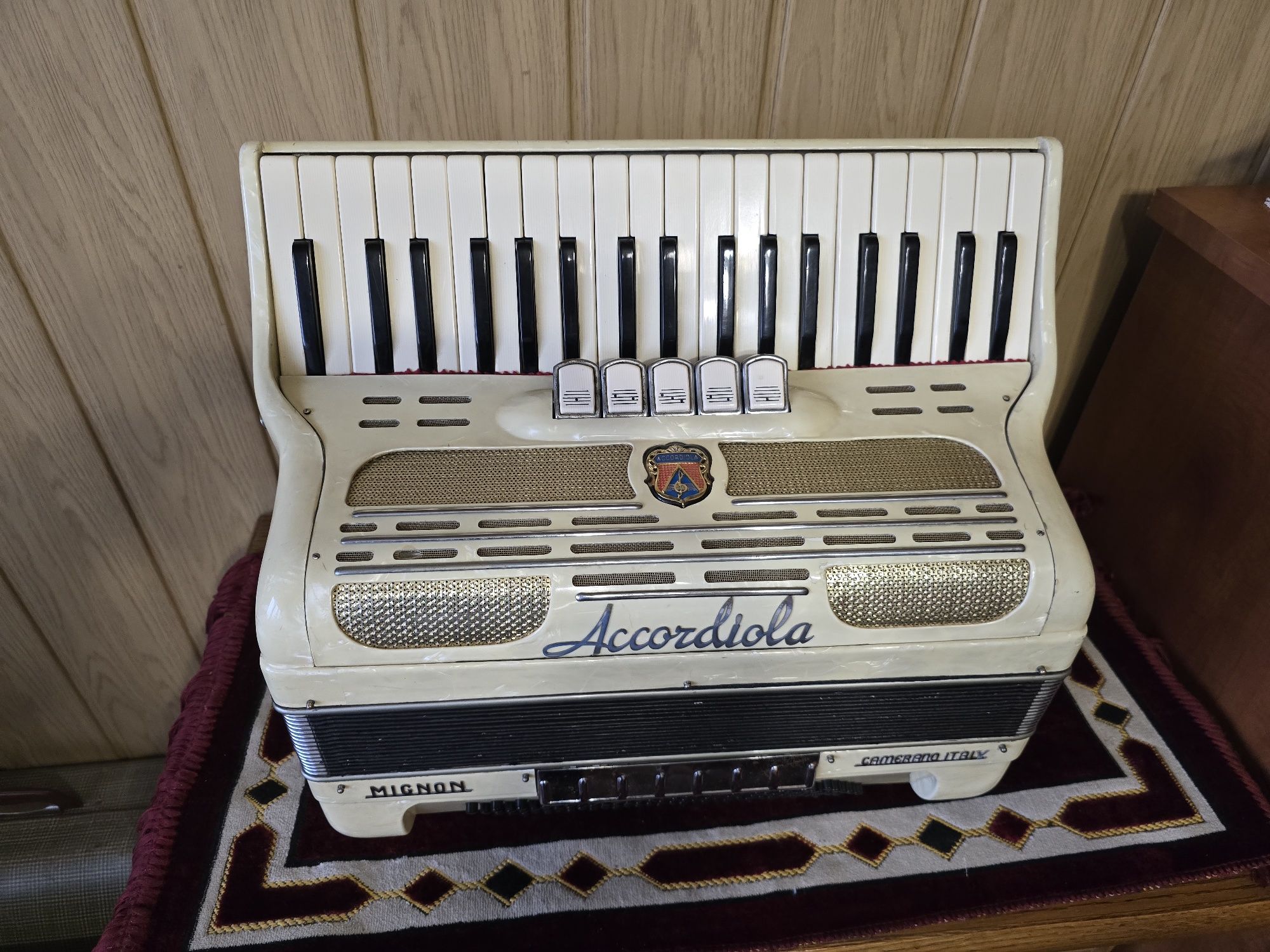 Akordeon Accordiola Camerano 80bas klawiatura 96bas trzy chóry