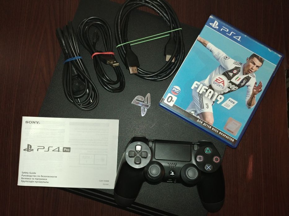 Ps4 PRO 1Tb 4K Последняя модель cuh7208 + FIFA 19 и UFC 2