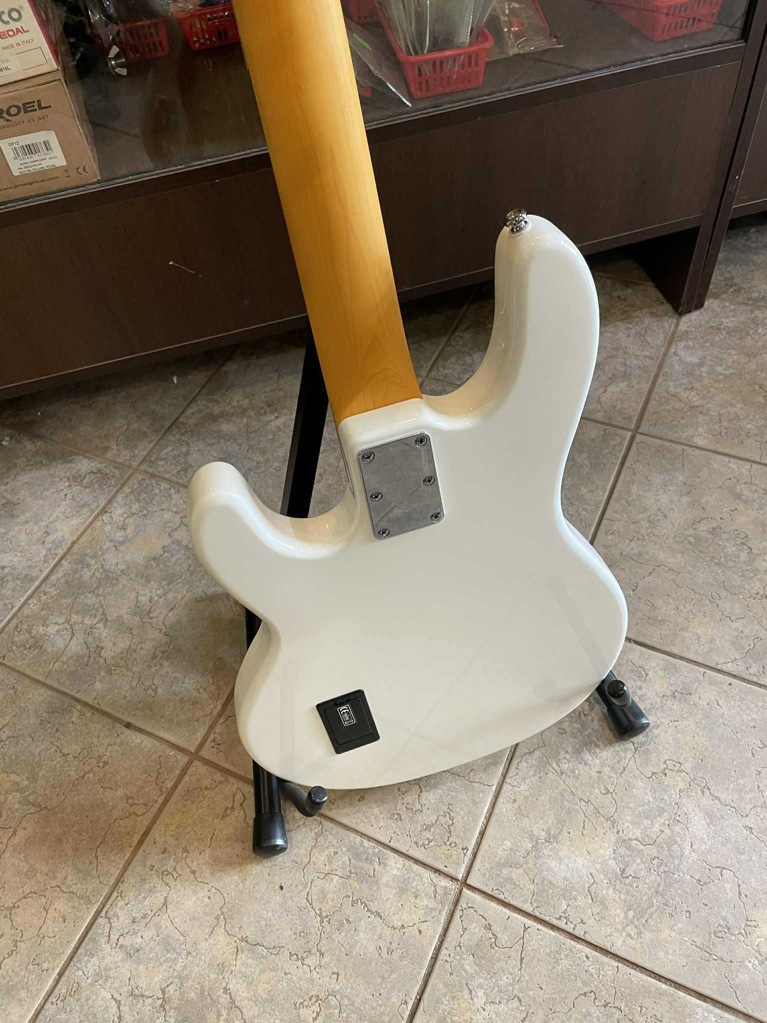 Gitara basowa Sterling RAY24 CA (OWH-M1)