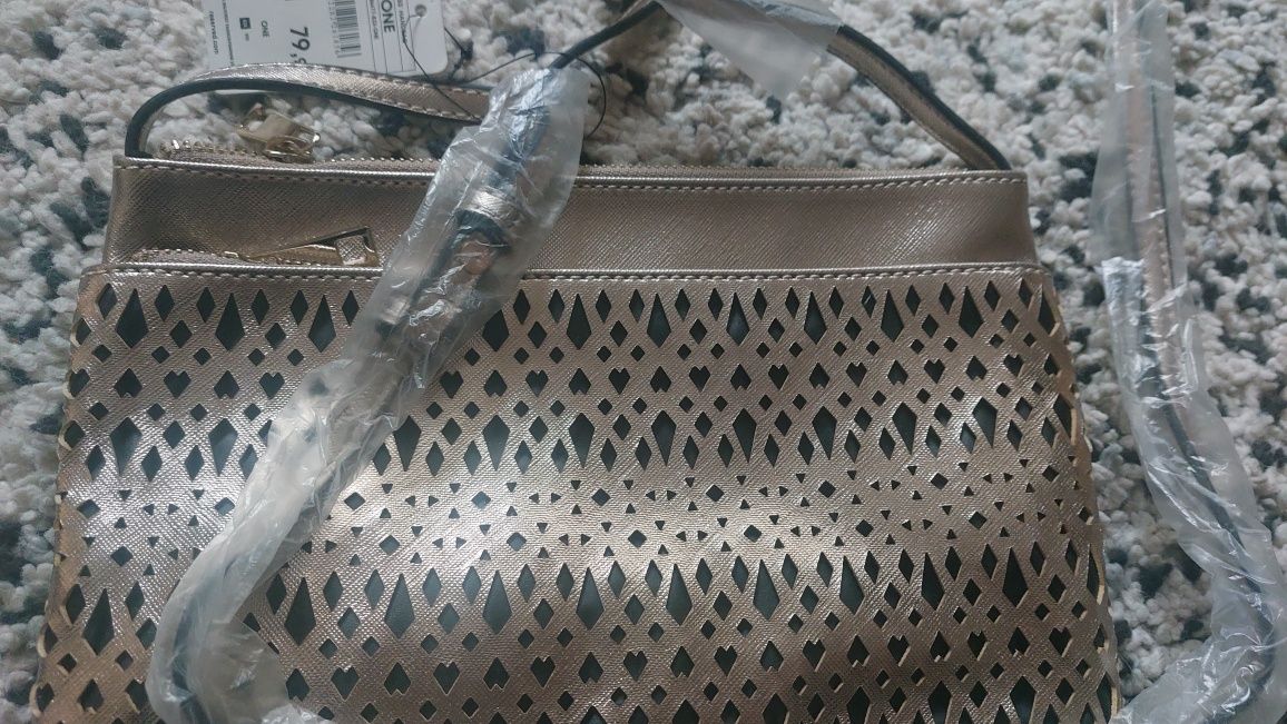Torebka Reserved złota listonoszka elegancka kopertówka Sylwester