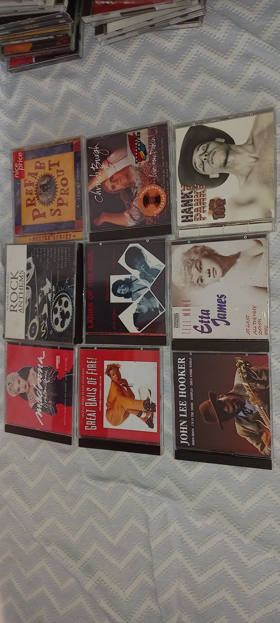 Vários cd's e vários tipos de música