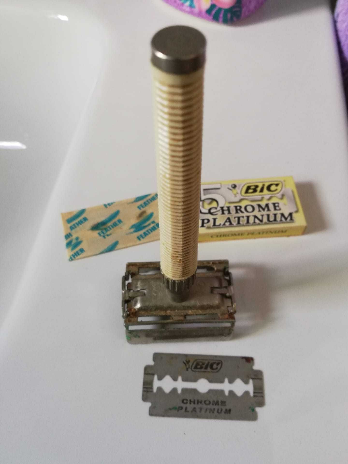 Gillette antiga com laminas
