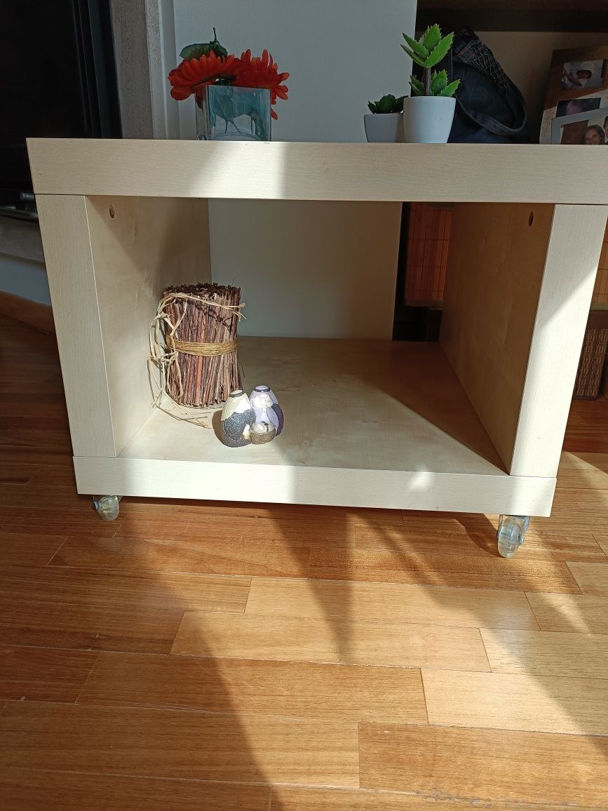 Mesa de centro ou de apoio IKEA. Tenho 2