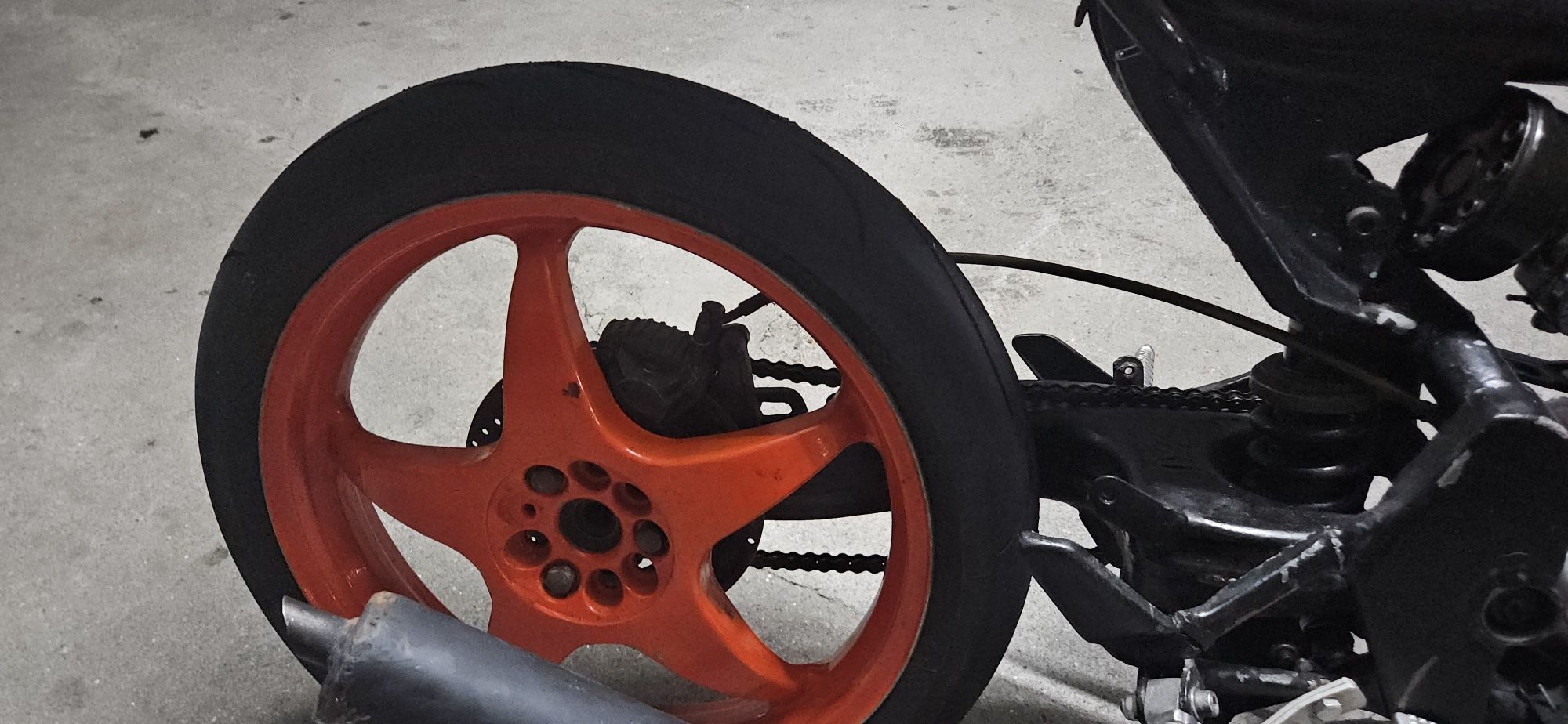 Casal boss 2v com motor aprilia