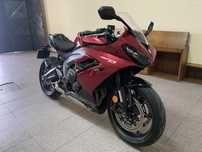 Triumph Daytona 660 Nacional (apenas 2000 klm)