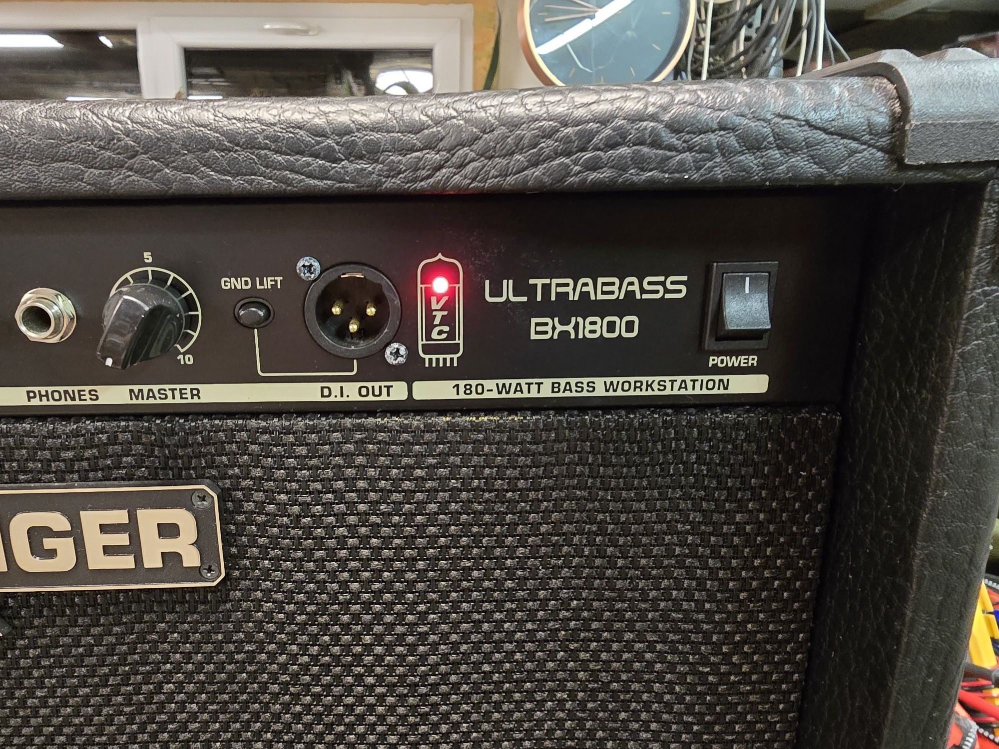 BEHRINGER BX1800 piec wzmacniacz gitarowy.