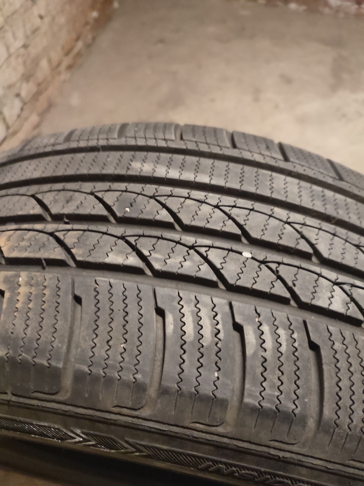 Opony 215/55/R17