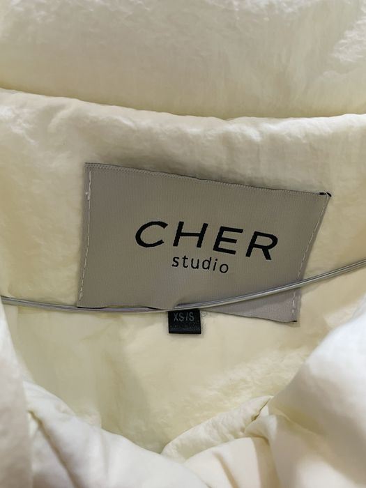 Пуховик Cher17 кремовий колір s/m