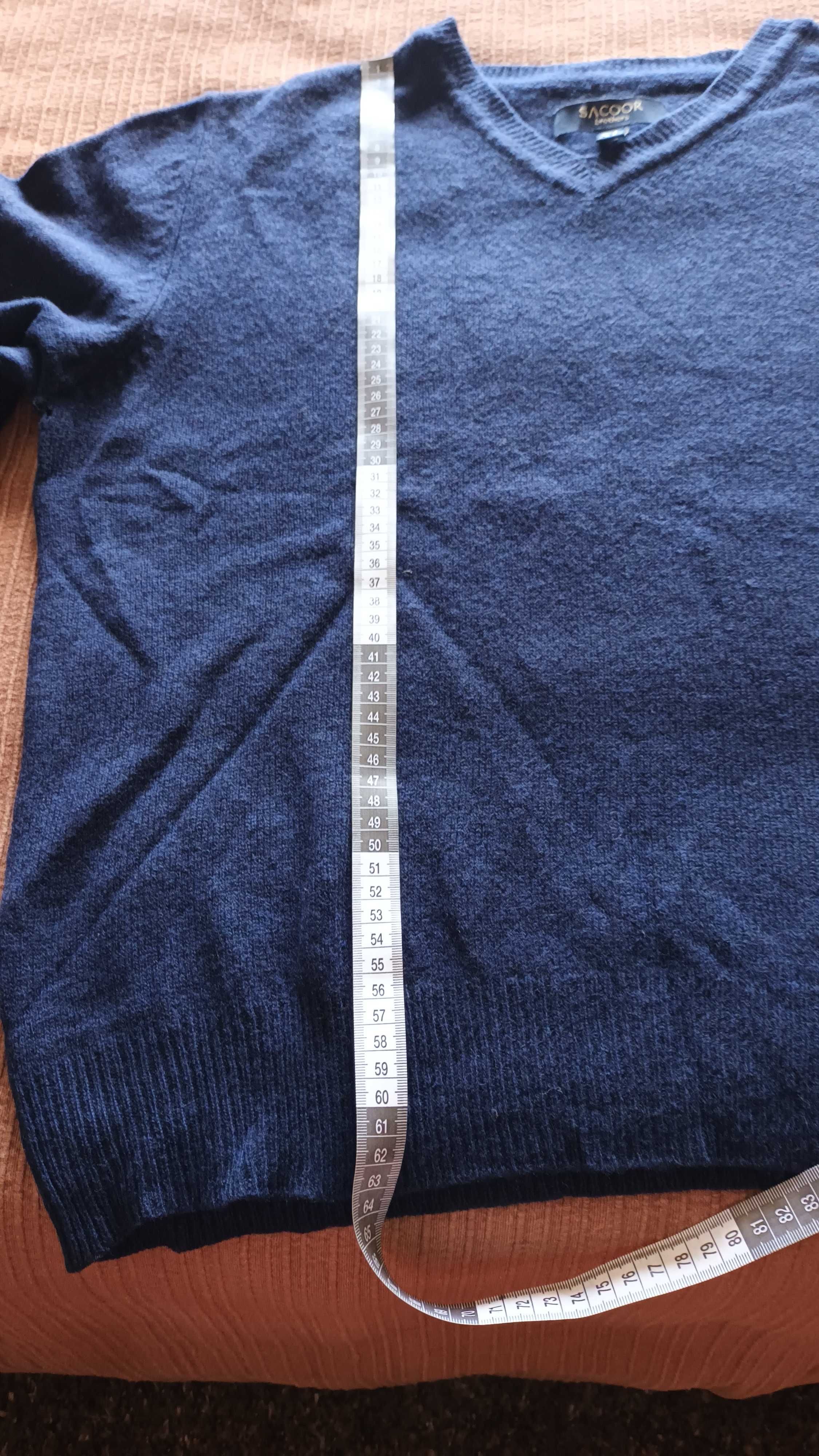 Pullover em azul escuro