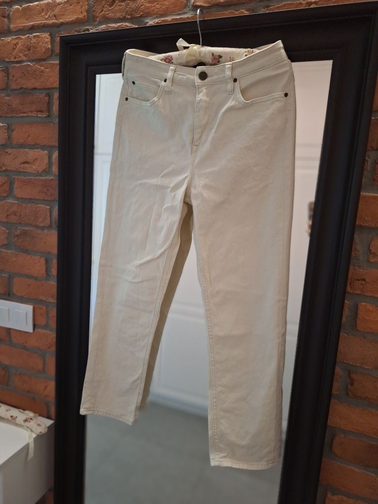 Jeansy Lee model Carol W28 L31 kość słoniowa na lato