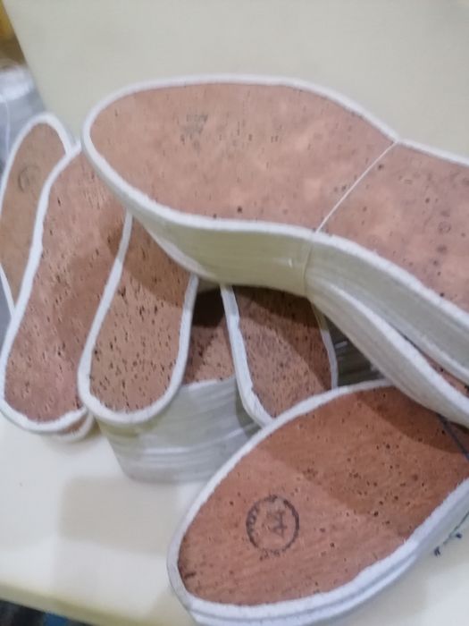 Palmilhas de Cortiça - lotes de 12 pares = 0.50€ par *Artigo SEM USO