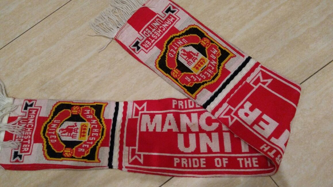 Szalik klubowy Manchester United