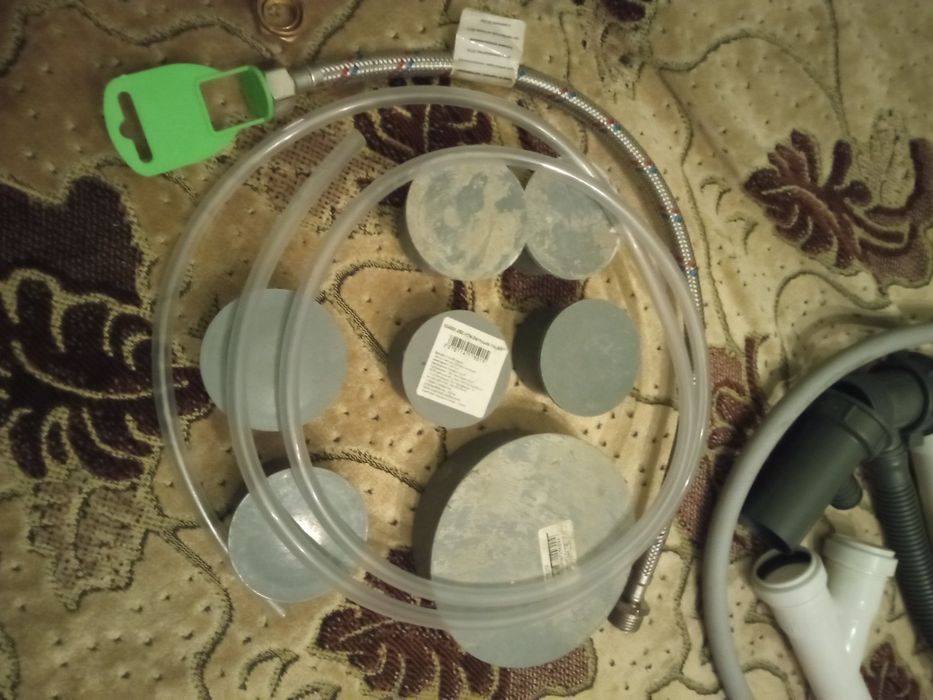 Сантехника сифон, фильтр, трубки, заглушки, резинки, переливи, фитинги