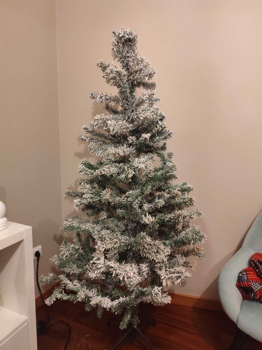 Árvore de natal com neve