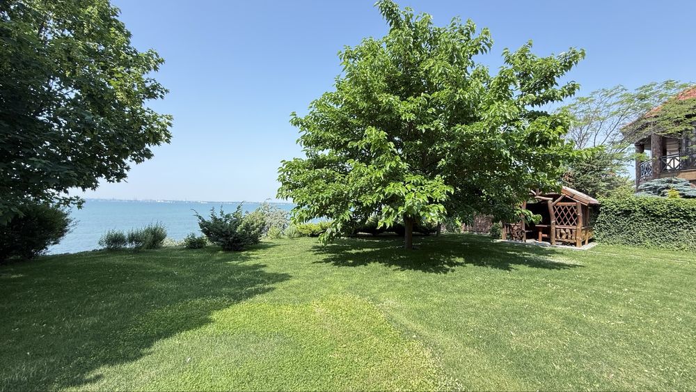 Дом на первой линии моря в РК тартус