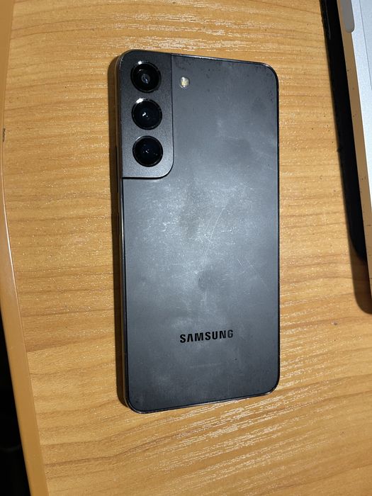 Продам Samsung s22 8/256