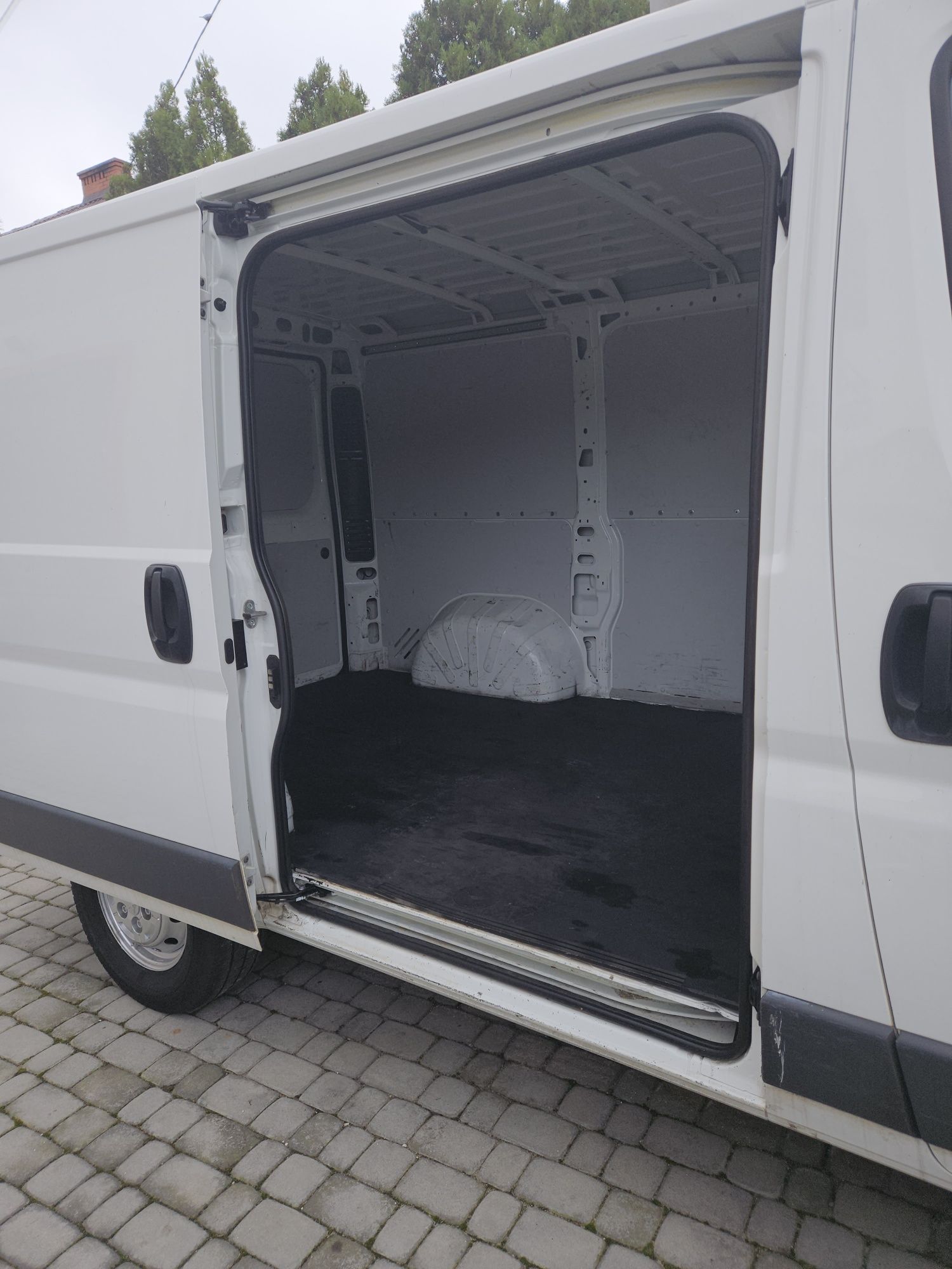 Peugeot Boxer 2.0 Diesel. 3 osoby Polecam!