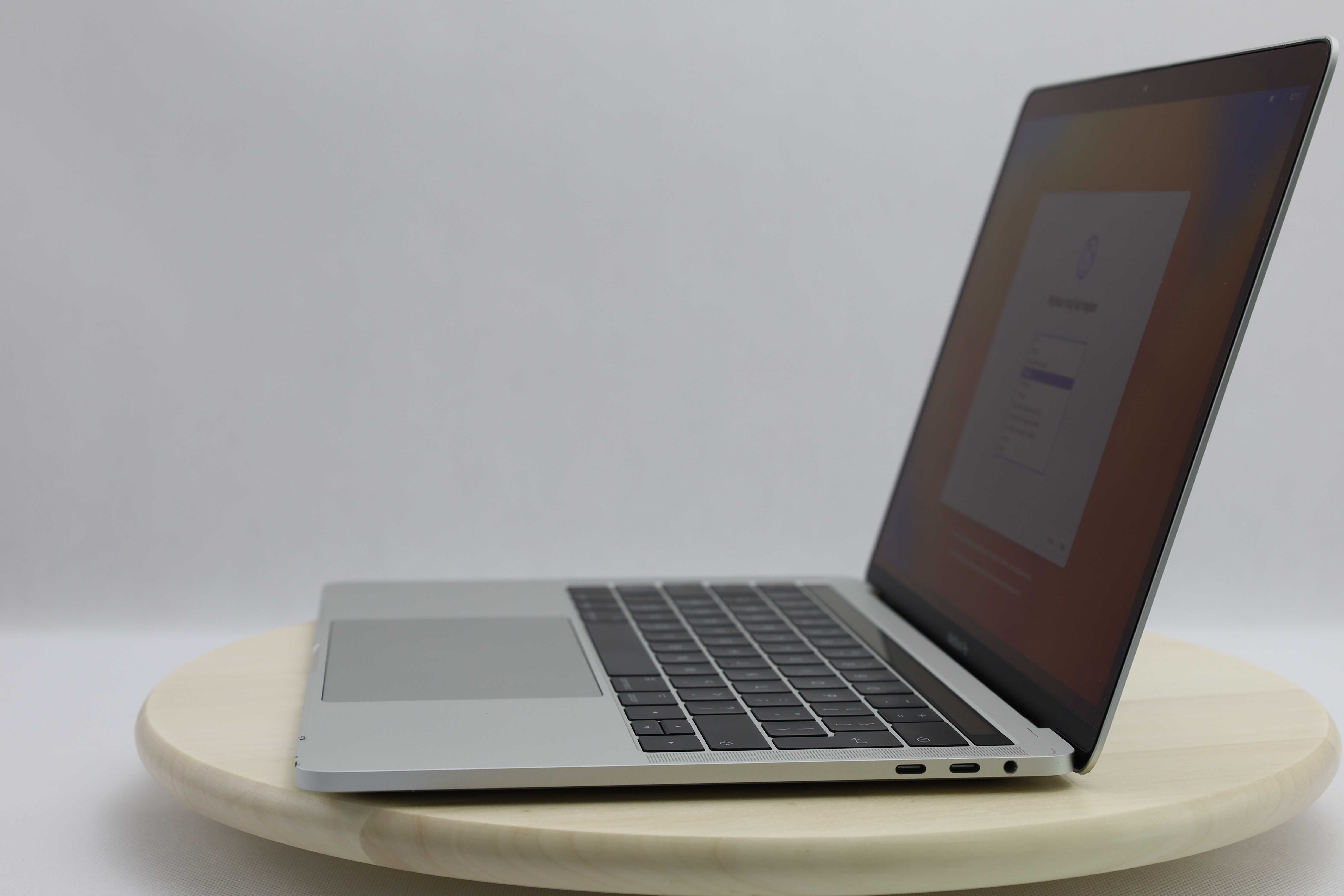 Macbook Pro 13 i5 512GB 8GB RAM