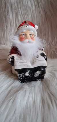 Siedzący Mikołaj podświetlany z książką 15 cm