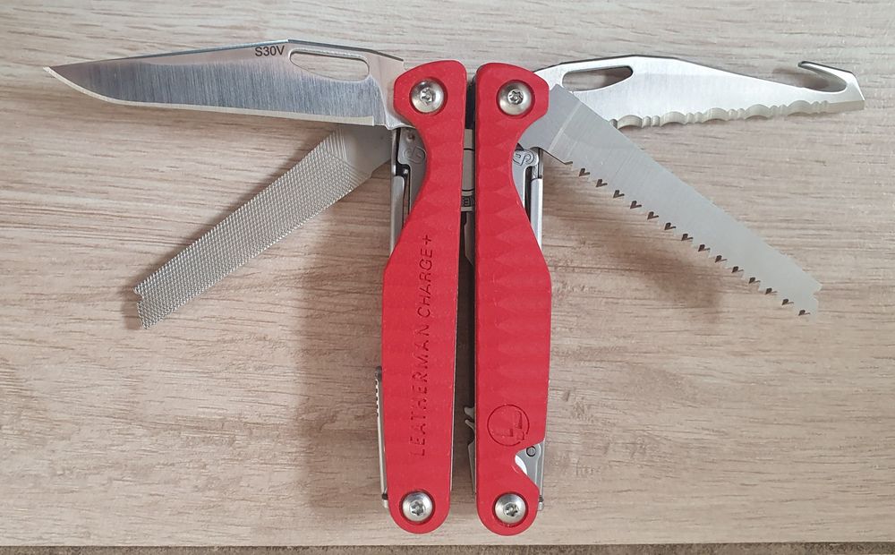 Multitool Leatherman Charge+ Red z kaburą,bitami,klips