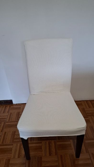 Vendo 4 cadeiras (capas brancas incluídas)