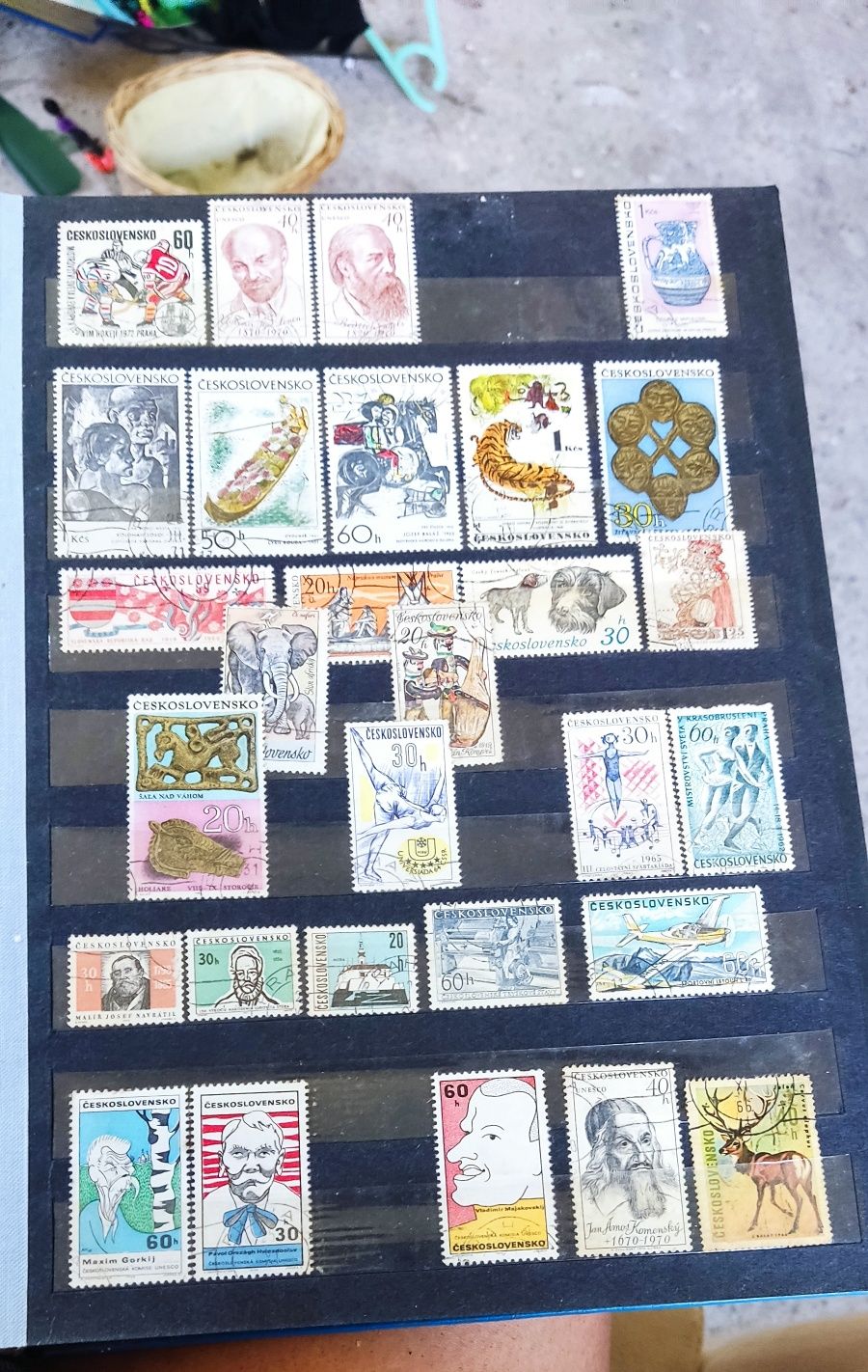 Kolekcja klaser ze znaczkami z okresu PRL