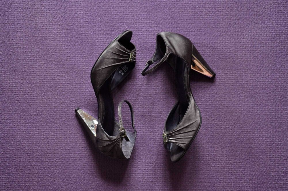 Eleganckie buty na słupku Bata r.38