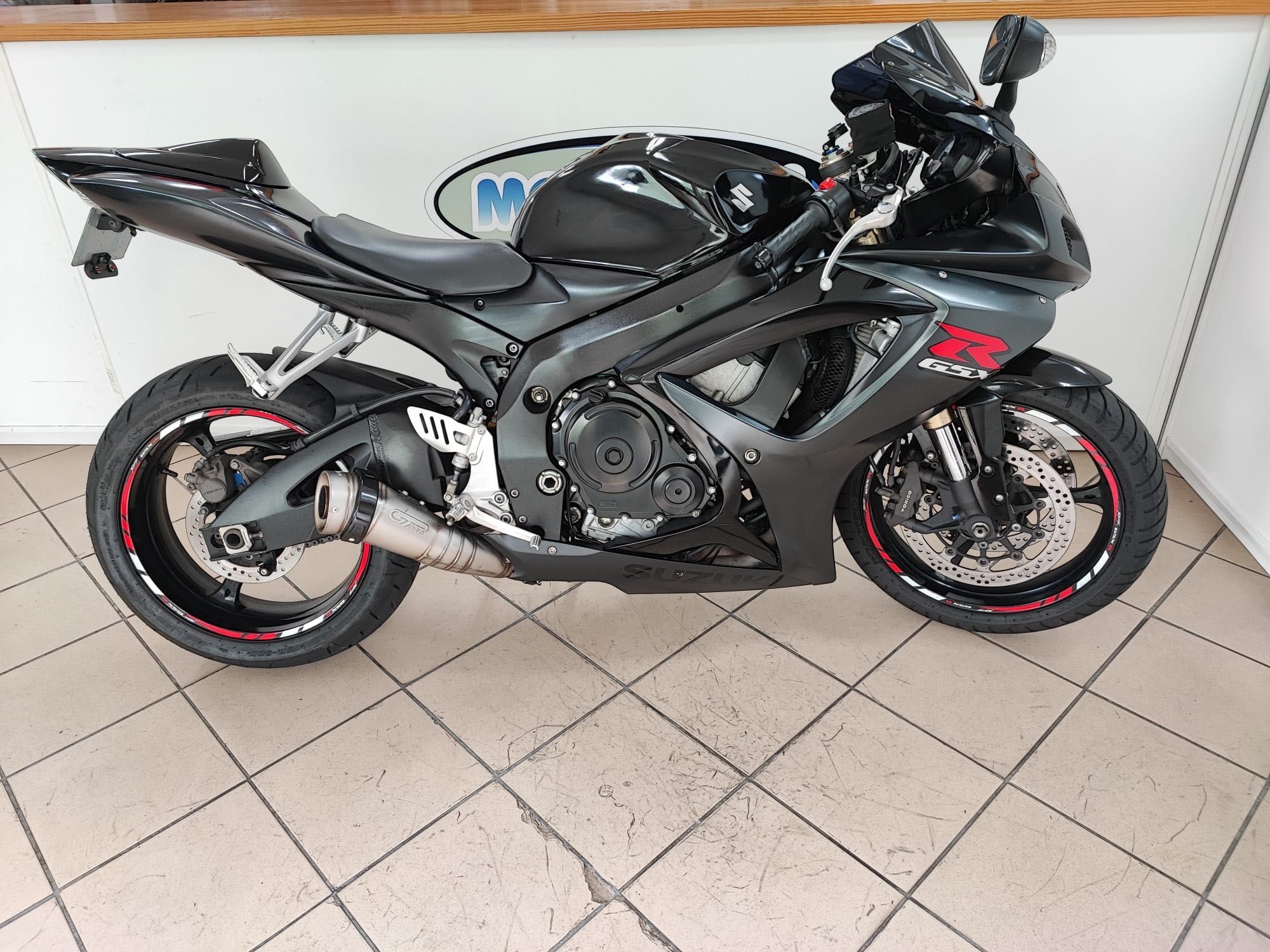 Vendo Suzuki GSXR 600