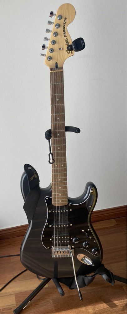 Guitarra Fender pack+ fones+suporte de guitarra
