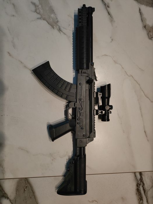 Pistolety na kulki i strzałki firmy NERF