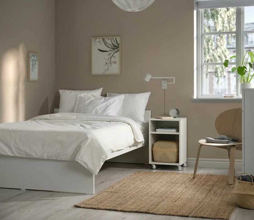 Cama de casal nove+colchão. Faço entrega