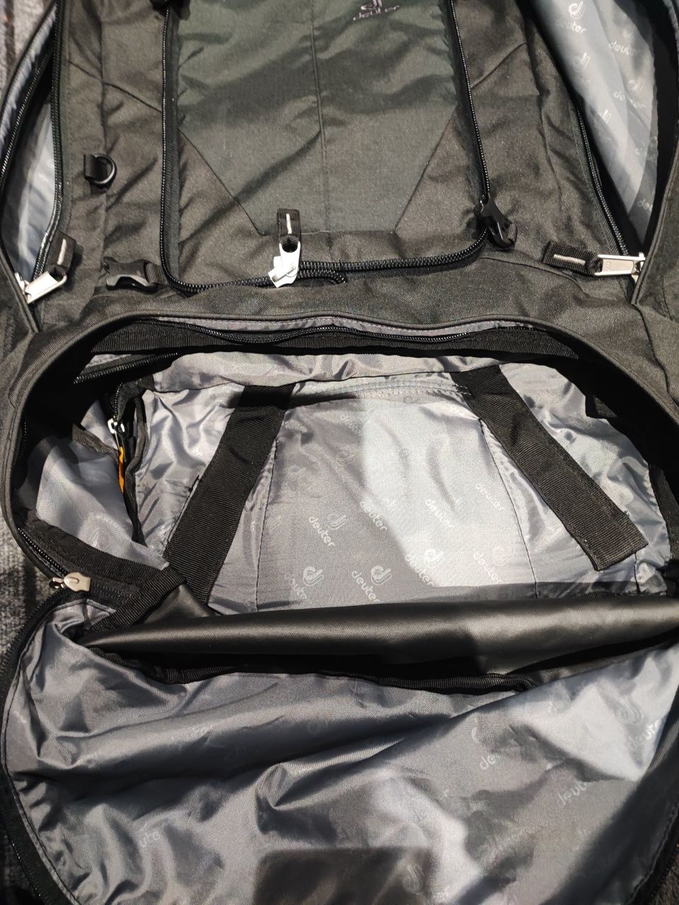 Plecak turystyczny Deuter Transit 65L. Bez małego dodatkowego plecaka