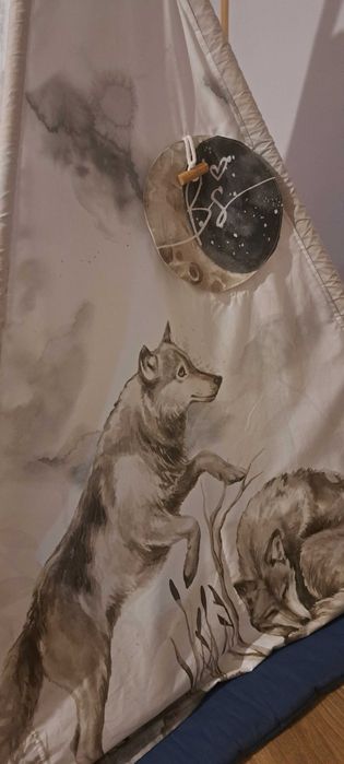 Tipi z wilkami, stan bardzo dobry