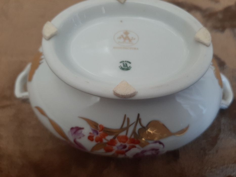 Vista Alegre terrina pequena com prato apresentador