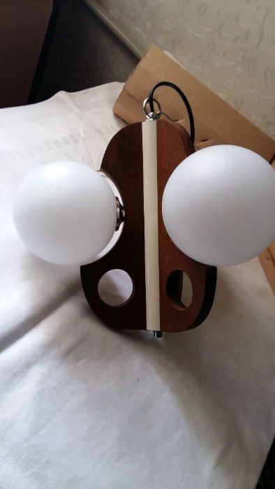 Люстра деревяная с тремя шарами