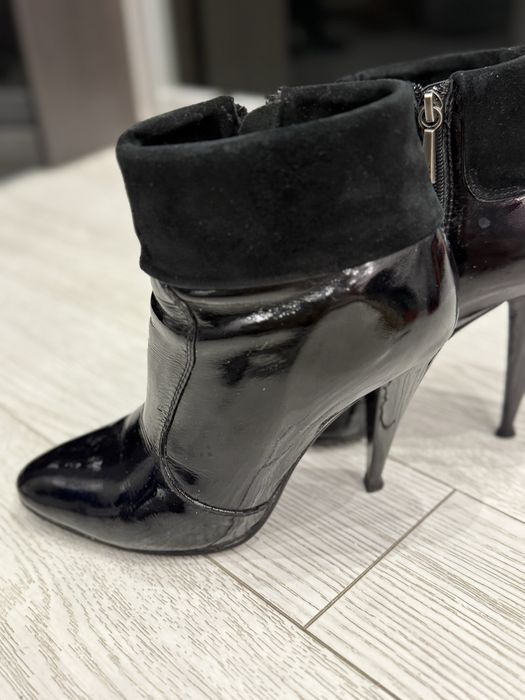 Жіночі ботільйони лаковані 36 р.