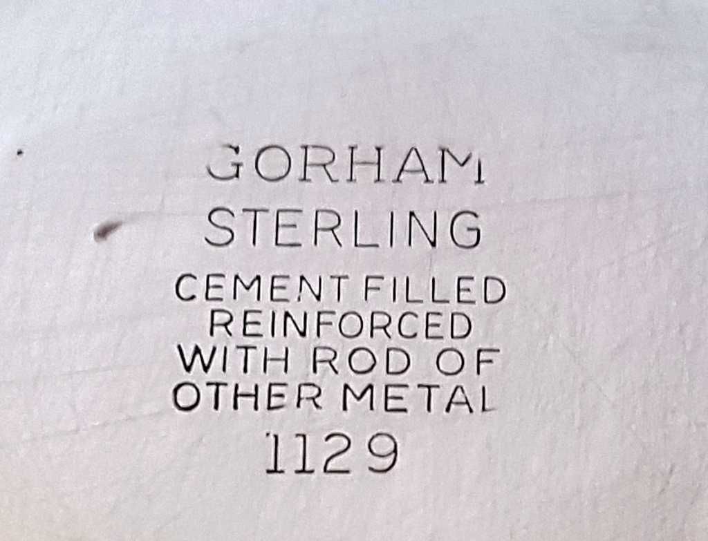 Srebrna para lichtarzy,. sygnowana Gorham Sterling z około 1900 roku