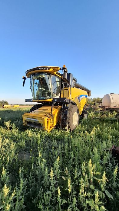 Комбайн New Holland CX 6.90 2017рік зі жниваркою та візком для неї