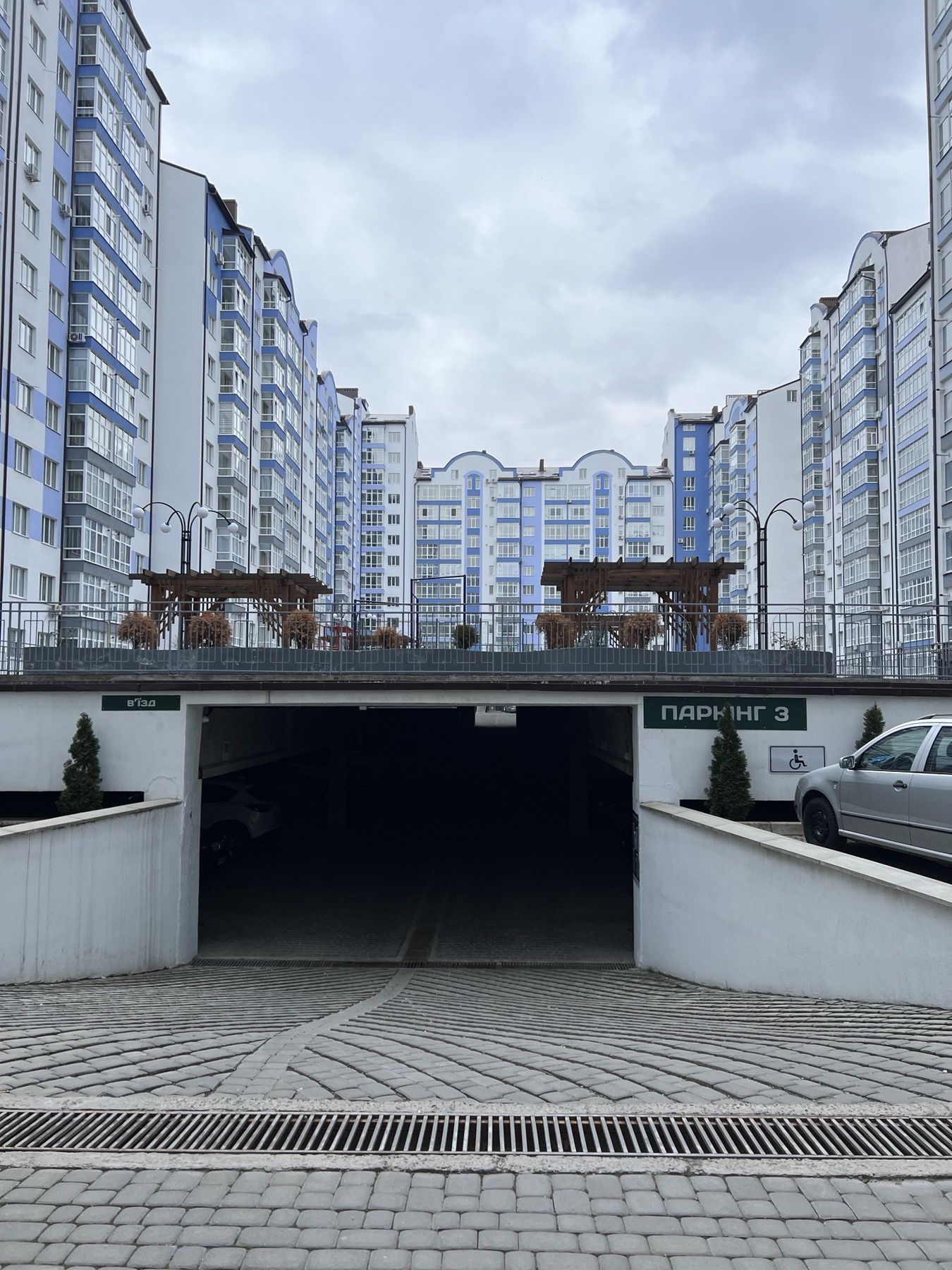 Оренда паркомісця