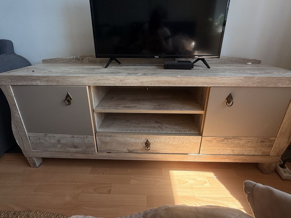 Szara Komoda rtv