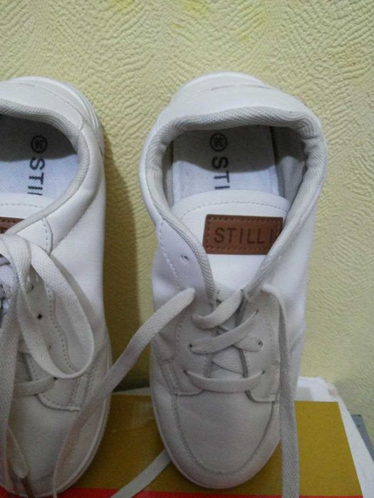 Фирменные белые кеды Stilli, состояние новых