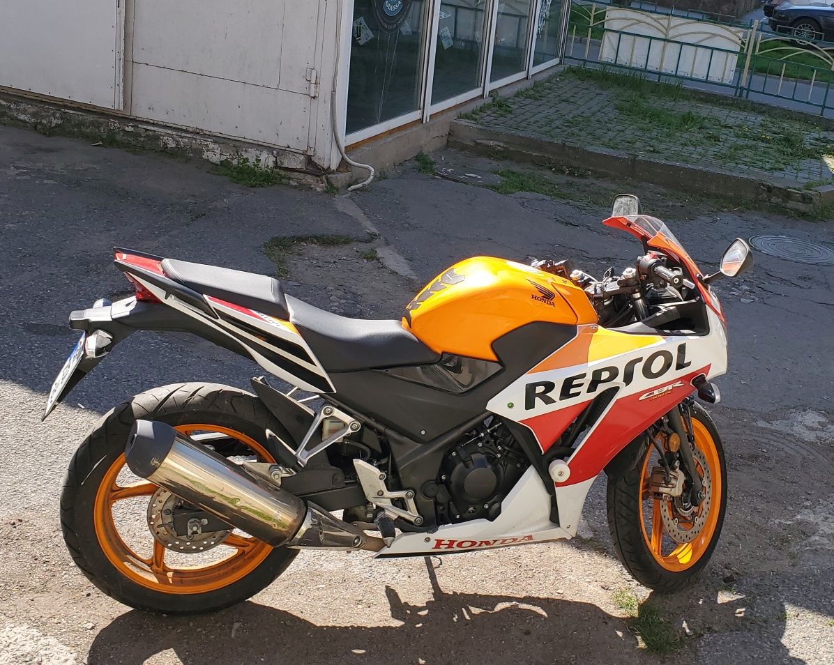 Продам   мотоцикл HONDA CBR300