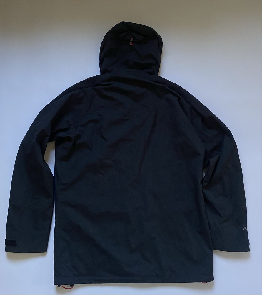 Berghaus вітровка