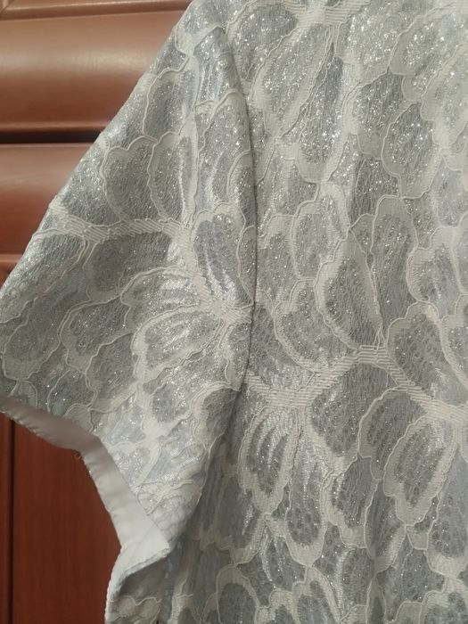 Нарядне плаття , дуже красиво виглядає