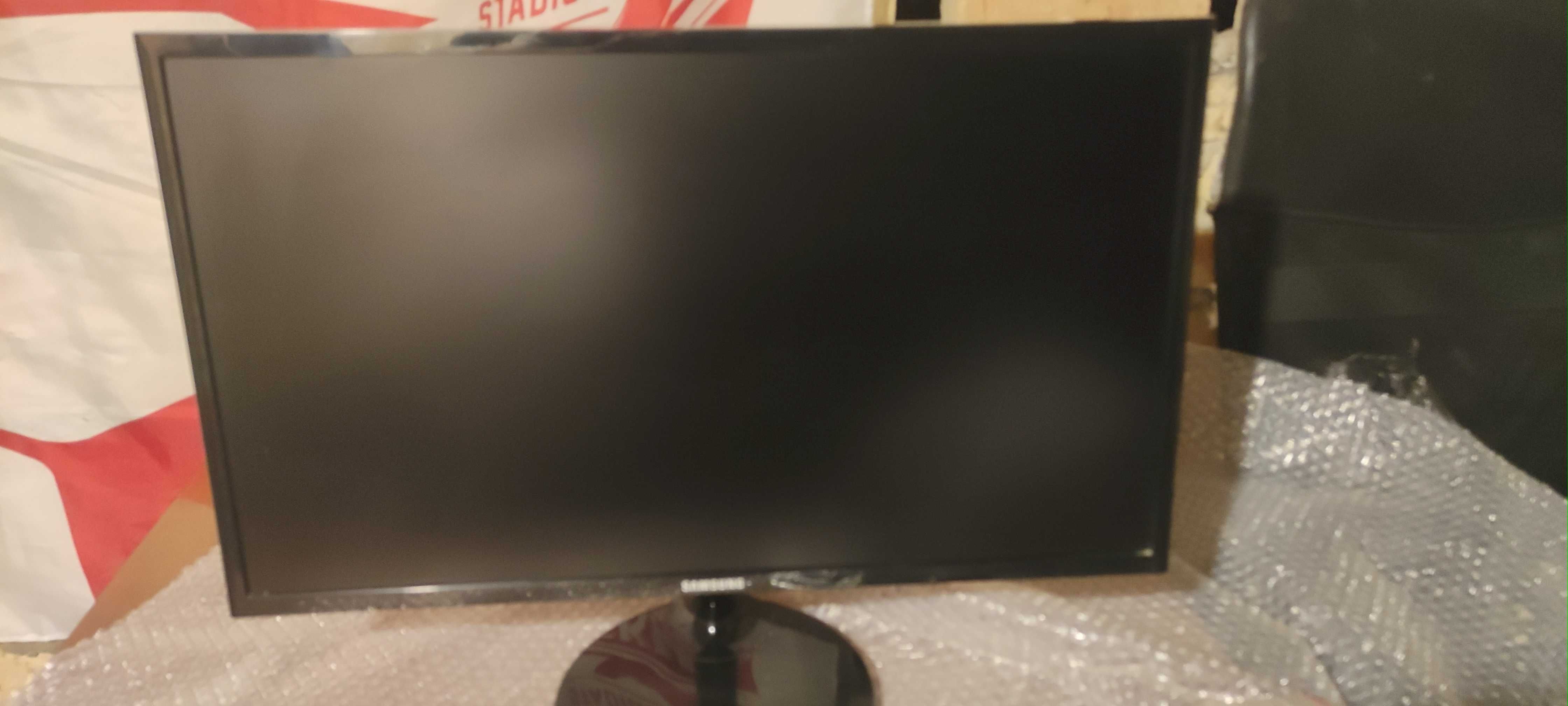 Monitor SAMSUNG  S24F352FHU używany w 100% sprawny
